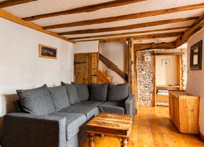 Beautiful lounge area, seating up to 6 people. Woodens beams and floor.