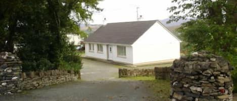 Exterior View of Bradleys Cottages from the Entrance Driveway