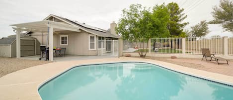 Phoenix Vacation Rental | 3BR | 2BA | 1,402 Sq Ft | Half-Step Required