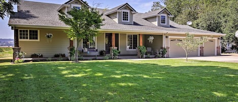 McMinnville Vacation Rental | 5BR | 2.5 BA | 3,280 Sq Ft