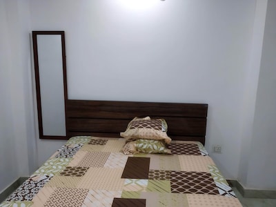 Entire 3 Bedroom Apartment Near Vaishali Metro Station