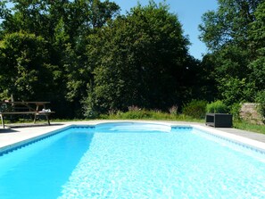 Vue piscine côté jardin