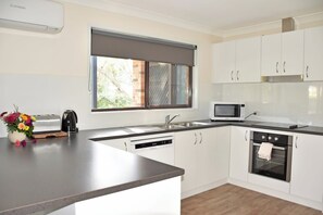 Fully equipped kitchen with electric cooking & dishwasher