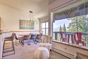 Dining Area | Dishware & Flatware Provided