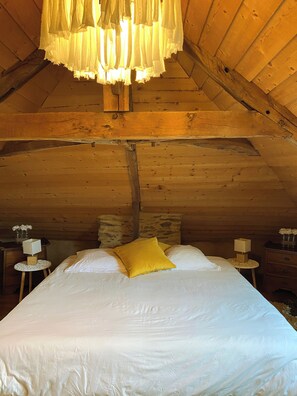 Chambre bleue.
Lit king-size OU deux lits single.