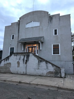 Front, know any good stucco contractors?