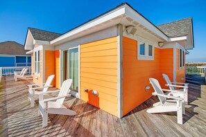 Surf-or-Sound-Realty-499-Jamaican-Me-Happy-Deck