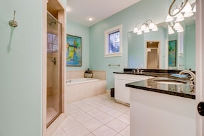 King Suite Full Bathroom