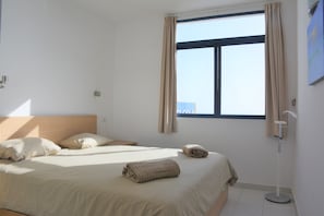 2nd bedroom. 180 cm. Sunset views