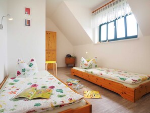 Kinderzimmer - mit Kinderbett oder mit zwei Einzelbetten