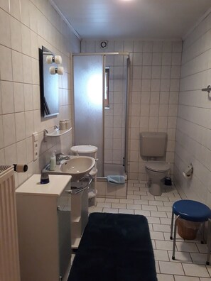 Ferienwohnung 1 (40qm) mit WLAN und Gartenlaube