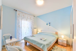Bedroom 1 / Schlafzimmer 1