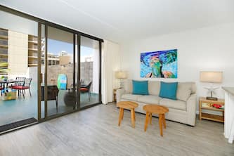 Great for Families, Washlet, W/D, Free Parking, Wi-Fi! HUGE Lanai!