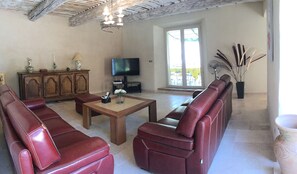 CHEVAL-BLANC vacation rental house for rent living room