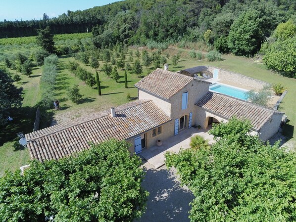 CHEVAL-BLANC holiday rental house for rent Provençal farmhouse