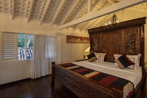 King bed in the master bedroom