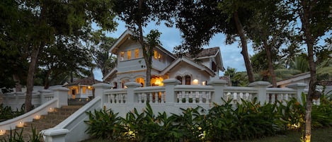 Luxury colonial villa built in 1926, lovingly restored to high standards in 2019