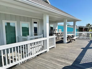Front deck facing ocean with chairs and picnic table