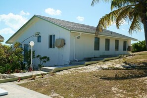 Front view of Tennis Villas