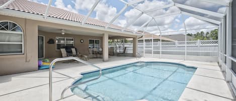 Welcome to Coquina Dreams! - Come experience the best of the beach—a beautiful and quiet vacation home, your own swimming pool, prime oceanside location, and plenty of room for your whole group!