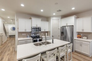 Kitchen - The kitchen is fully stocked with all the dishes, cookware, baking pans, and cutlery you will need for meal preparations and includes stainless steel appliances and granite counter tops.