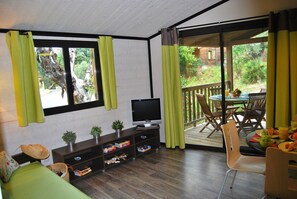 Come and stay in our charming cottage!
