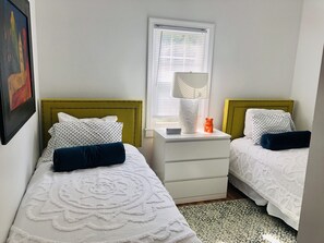 guest room 2 twin beds