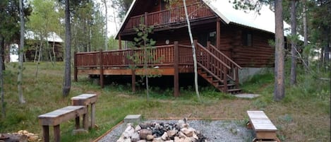 Welcome to the Hailey Cabin! A beautiful log cabin in Mack's Inn Island Park, ID