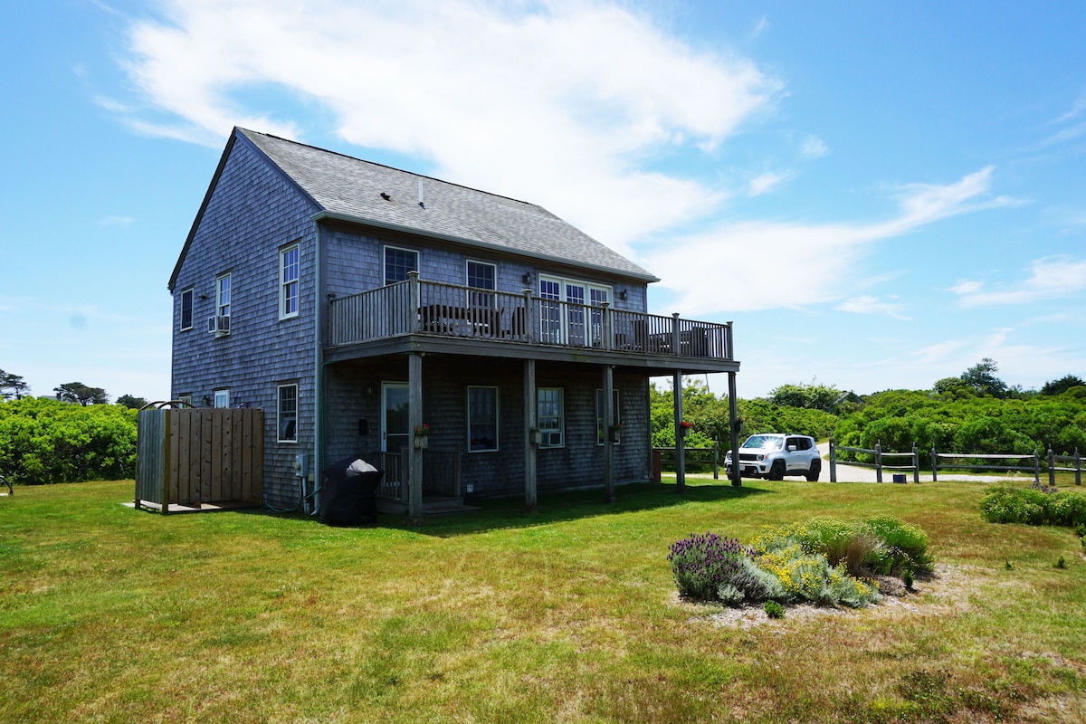 Panoramic House in Madaket Near Beach. Sept 8-22 available