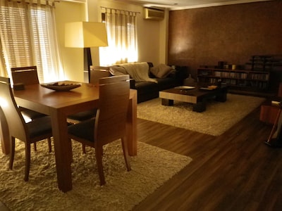 Apartamento tranquilo y luminoso. WIFI + DESAYUNO GRATIS