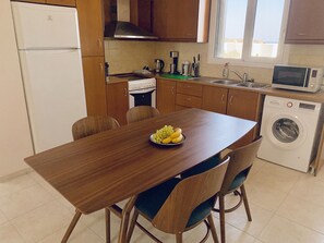 Fully equipped kitchen with dining area 