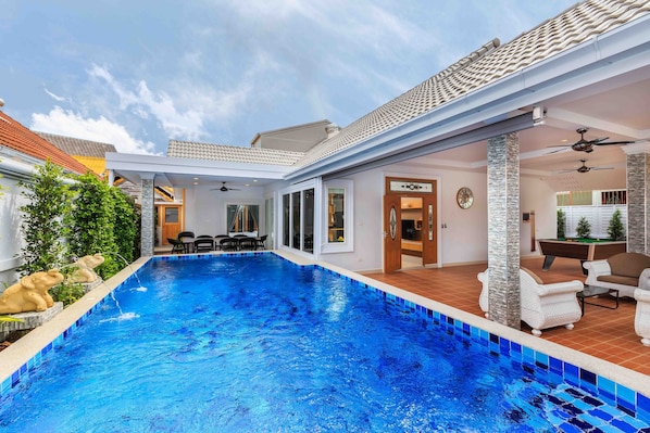 Gala Villa, New Modern Luxury 5 Bed