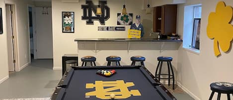 Basement pool table/bar