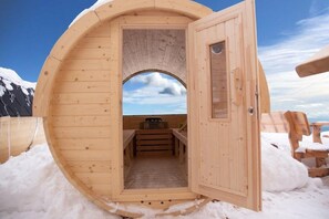 Eigene Sauna im Garten mit toller Aussicht. 
Inclusive Handtücher und Bademantel