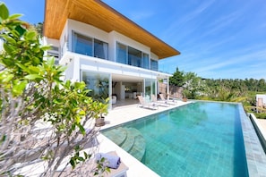Villa Zoe - 3 Bedroom Sea View Villa