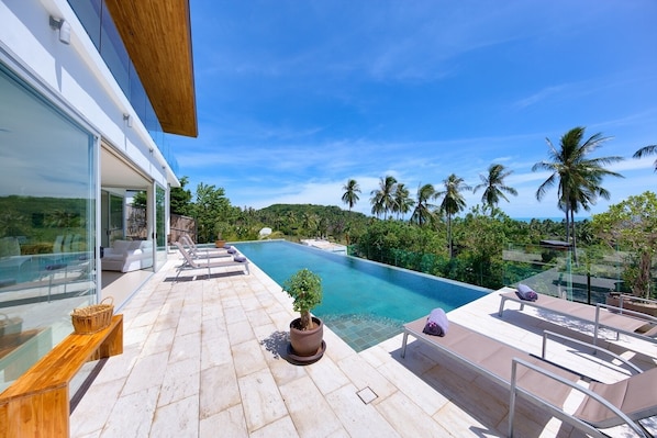 Villa Zoe - 3 Bedroom Sea View Villa