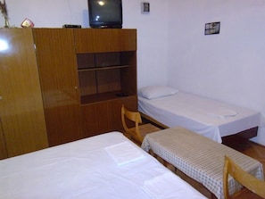 A1 Donji(4+1): bedroom