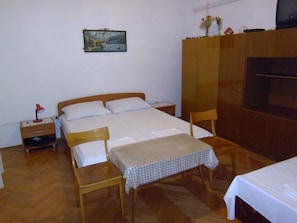 A1 Donji(4+1): bedroom