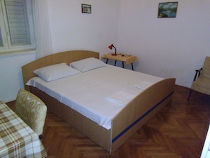 A1 Donji(4+1): bedroom