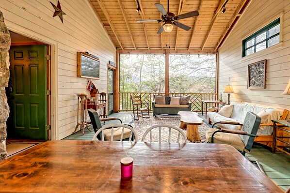 Spacious screened-in patio, plenty of seating.