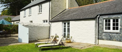 Mews Cottage is an exquisite holiday cottage set in the tranquillity and seclusion of the magnificent Bonython Estate