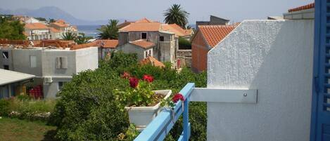 A16(2+2): Aussicht vom Balkon