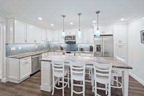 Dining & Kitchen