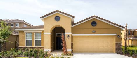 Solterra Gated Resort vacation homes to rent in orlando front view of the home