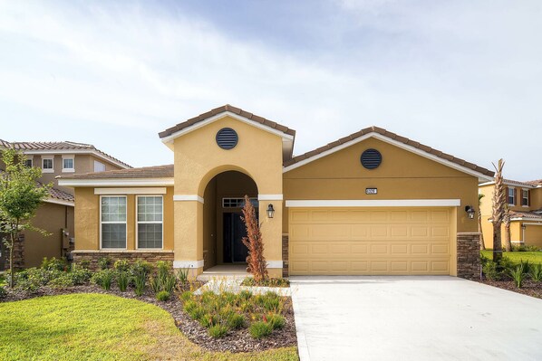 Solterra Gated Resort vacation homes to rent in orlando front view of the home