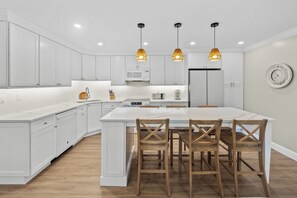 Dining & Kitchen