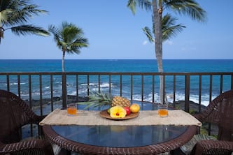 Amazing Oceanfront Penthouse 🌊 with Stunning Views From The Lanai! 🏝️ Kona Bali Kai 419