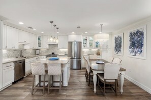 Dining & Kitchen