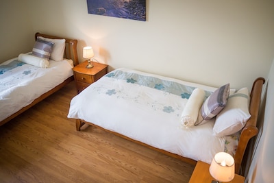 Atlantic Sunset,  Aughris - sleeps 6 guests  in 3 bedrooms