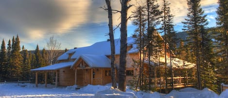 Vue du chalet côté parking